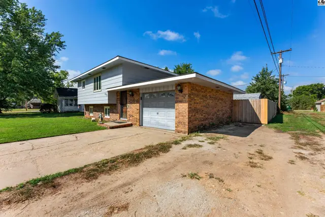 Photo of 605 S Walnut St, South Hutchinson, KS