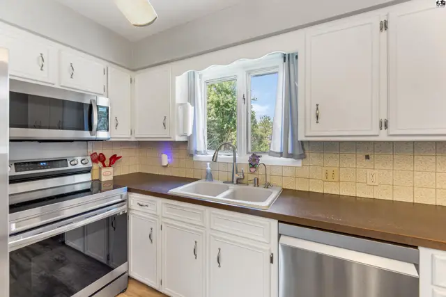 Photo of 605 S Walnut St, South Hutchinson, KS