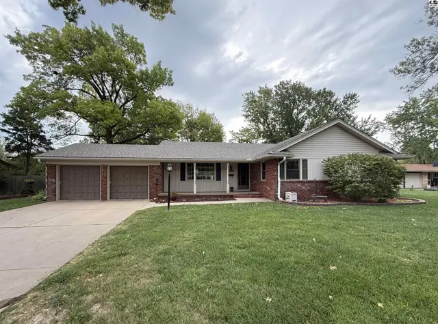 Photo of 2608 Derenda Dr, Hutchinson, KS
