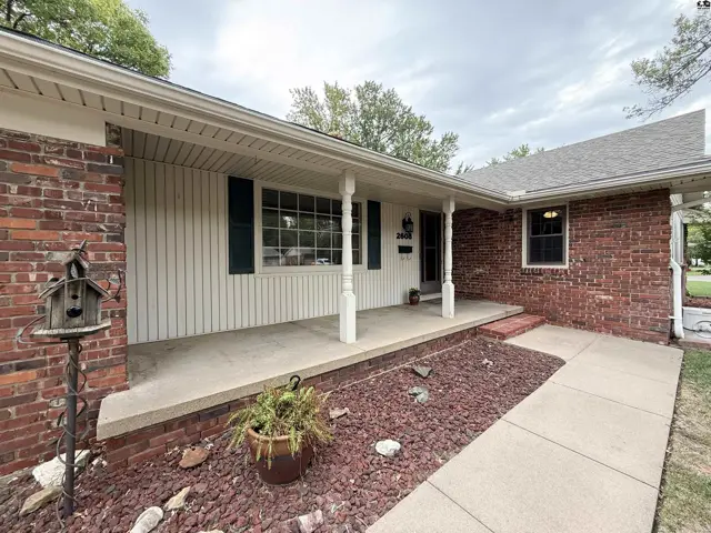 Photo of 2608 Derenda Dr, Hutchinson, KS