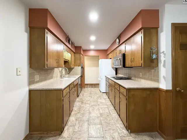 Photo of 2608 Derenda Dr, Hutchinson, KS