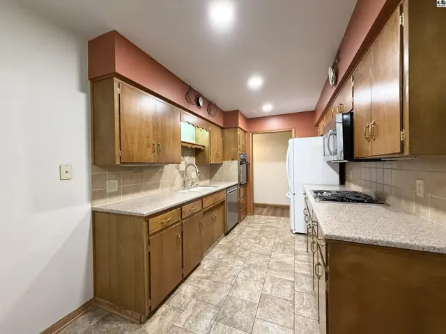 Photo of 2608 Derenda Dr, Hutchinson, KS