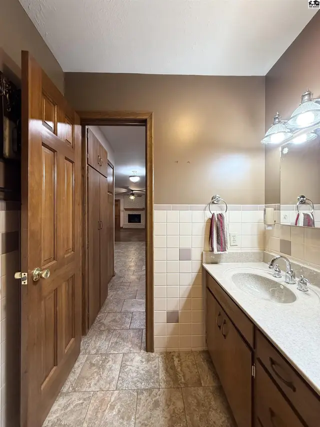 Photo of 2608 Derenda Dr, Hutchinson, KS