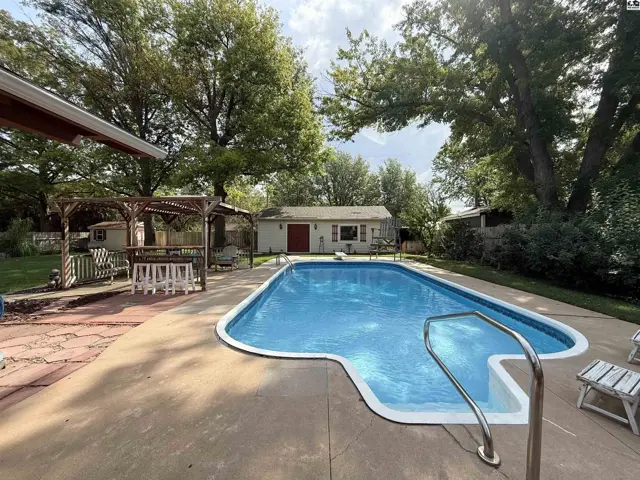 Photo of 2608 Derenda Dr, Hutchinson, KS