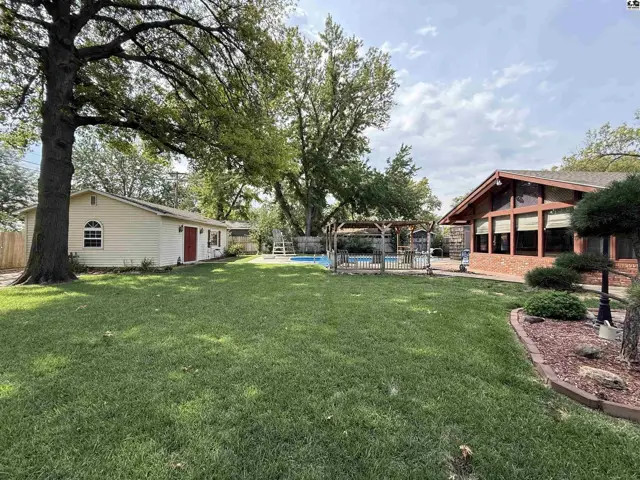 Photo of 2608 Derenda Dr, Hutchinson, KS
