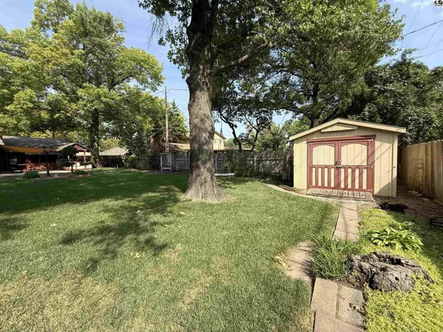 Photo of 2608 Derenda Dr, Hutchinson, KS