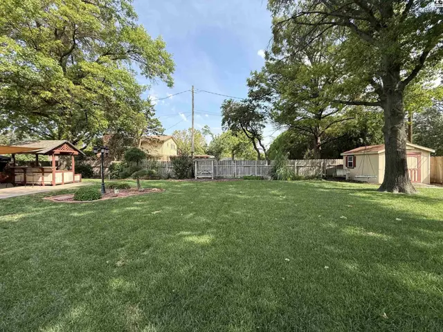 Photo of 2608 Derenda Dr, Hutchinson, KS