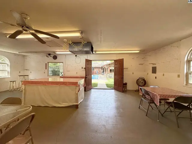 Photo of 2608 Derenda Dr, Hutchinson, KS