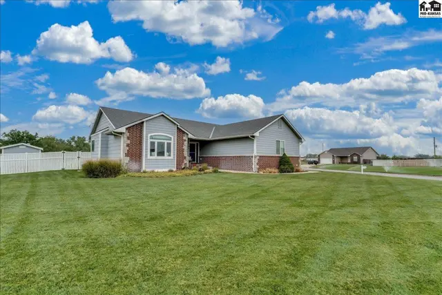 Photo of 48 Detroit Dr, South Hutchinson, KS