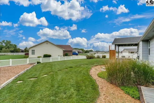 Photo of 48 Detroit Dr, South Hutchinson, KS