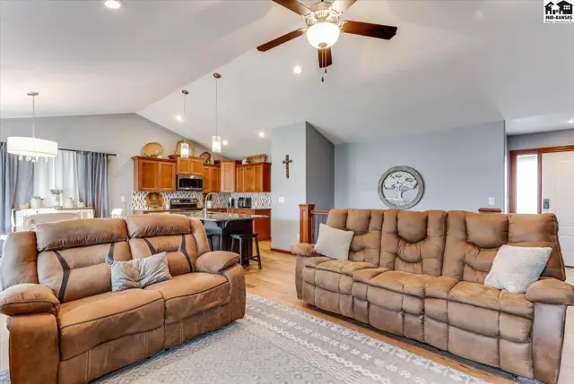 Photo of 48 Detroit Dr, South Hutchinson, KS