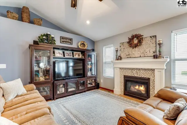 Photo of 48 Detroit Dr, South Hutchinson, KS