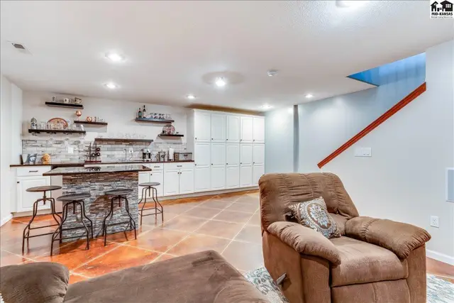 Photo of 48 Detroit Dr, South Hutchinson, KS