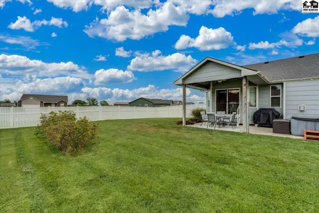 Photo of 48 Detroit Dr, South Hutchinson, KS