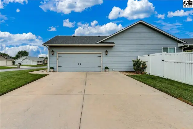 Photo of 48 Detroit Dr, South Hutchinson, KS