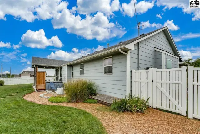 Photo of 48 Detroit Dr, South Hutchinson, KS