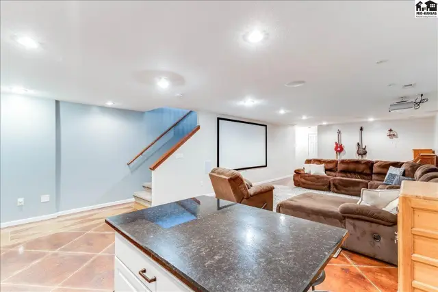 Photo of 48 Detroit Dr, South Hutchinson, KS