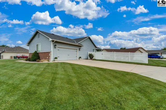 Photo of 48 Detroit Dr, South Hutchinson, KS