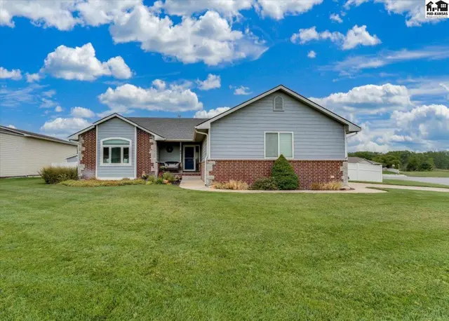 Photo of 48 Detroit Dr, South Hutchinson, KS