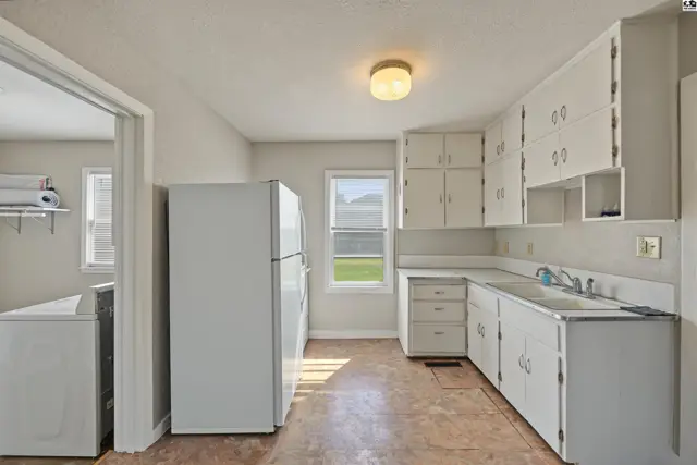 Photo of 120 W 4th St, Assaria, KS