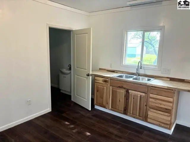 Photo of 125 W 3rd St, Florence, KS