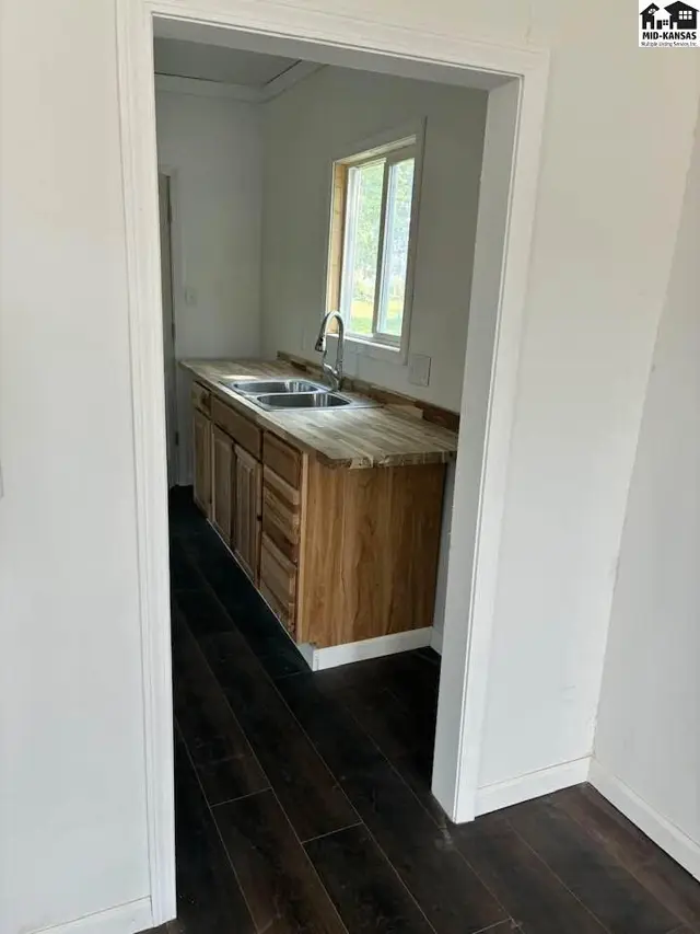Photo of 125 W 3rd St, Florence, KS
