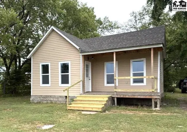 Photo of 125 W 3rd St, Florence, KS