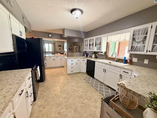 Photo of 2201 Northridge Rd, Hutchinson, KS