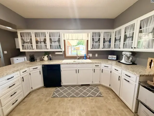 Photo of 2201 Northridge Rd, Hutchinson, KS