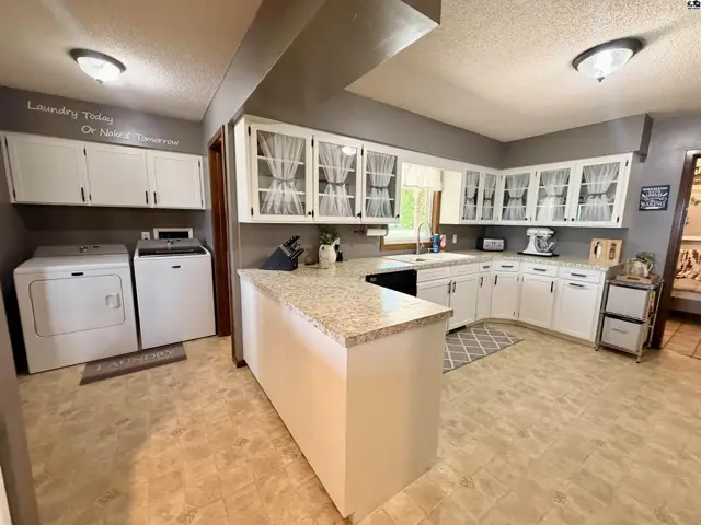 Photo of 2201 Northridge Rd, Hutchinson, KS
