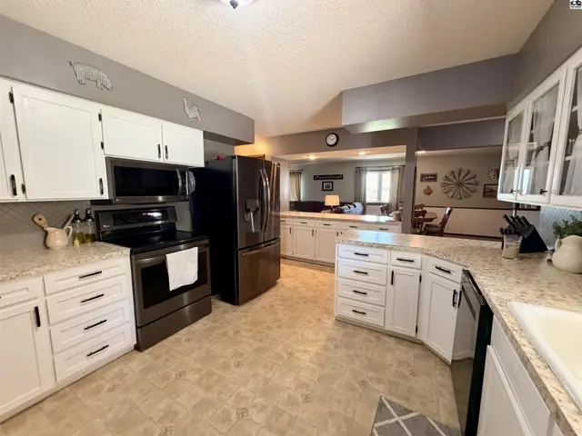 Photo of 2201 Northridge Rd, Hutchinson, KS