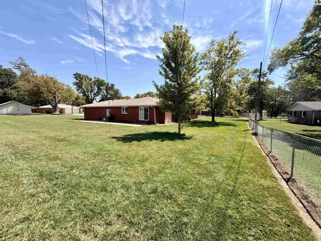Photo of 2201 Northridge Rd, Hutchinson, KS
