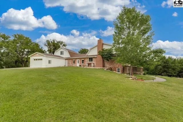 Photo of 4106 N Shelburne Dr, Hutchinson, KS