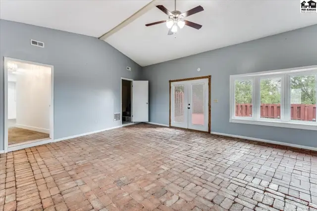 Photo of 4106 N Shelburne Dr, Hutchinson, KS