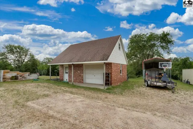 Photo of 4106 N Shelburne Dr, Hutchinson, KS