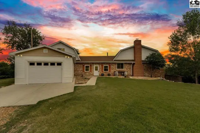 Photo of 4106 N Shelburne Dr, Hutchinson, KS