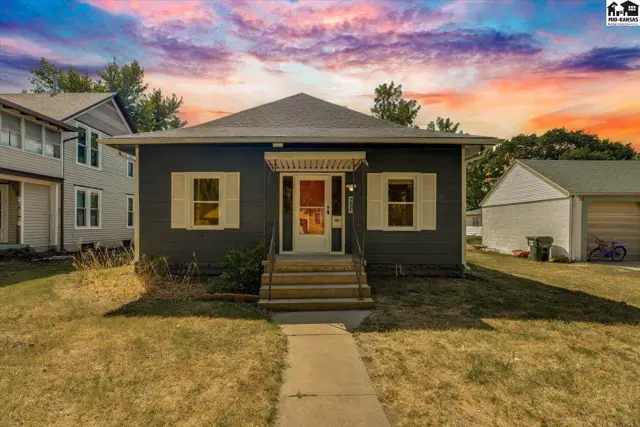 Photo of 411 Santa Fe St, Halstead, KS