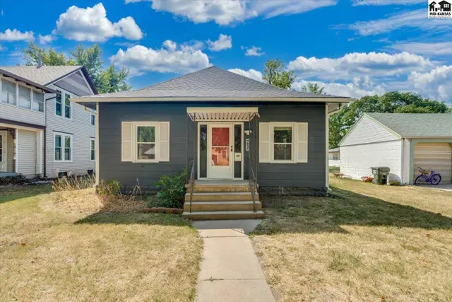 Photo of 411 Santa Fe St, Halstead, KS