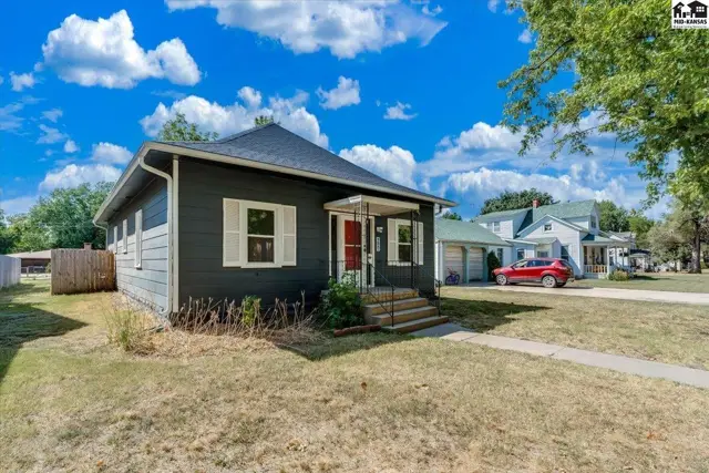 Photo of 411 Santa Fe St, Halstead, KS