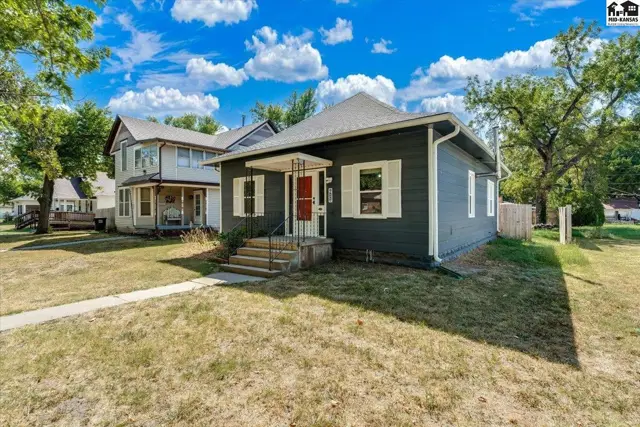 Photo of 411 Santa Fe St, Halstead, KS