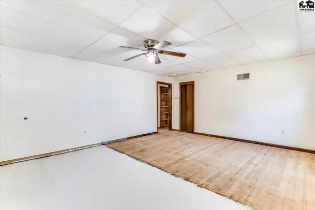 Photo of 411 Santa Fe St, Halstead, KS