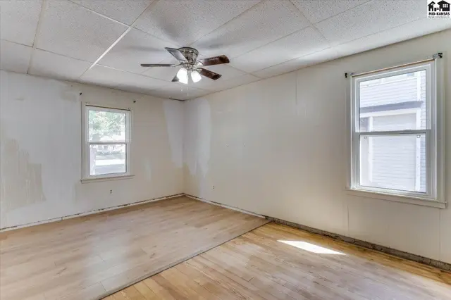 Photo of 411 Santa Fe St, Halstead, KS