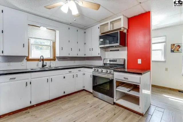 Photo of 411 Santa Fe St, Halstead, KS