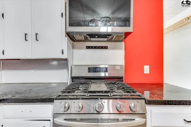 Photo of 411 Santa Fe St, Halstead, KS