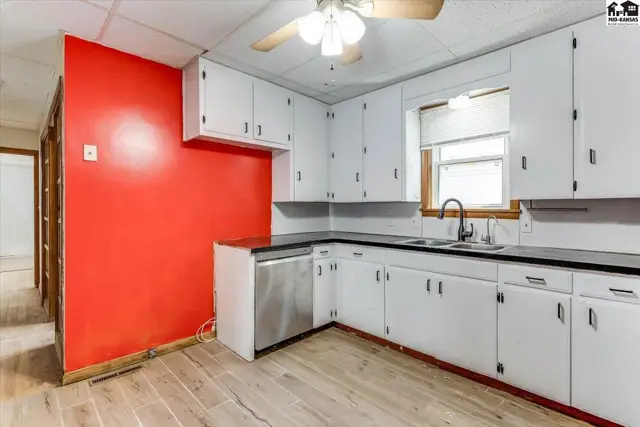 Photo of 411 Santa Fe St, Halstead, KS