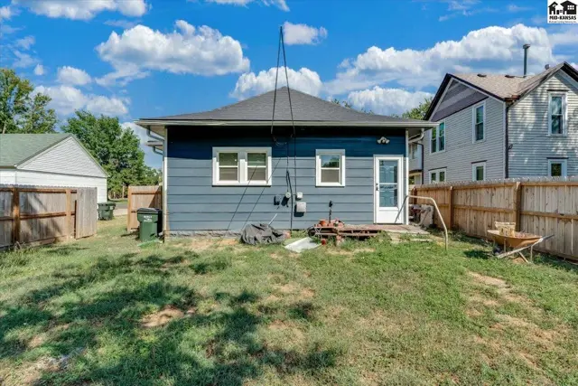 Photo of 411 Santa Fe St, Halstead, KS