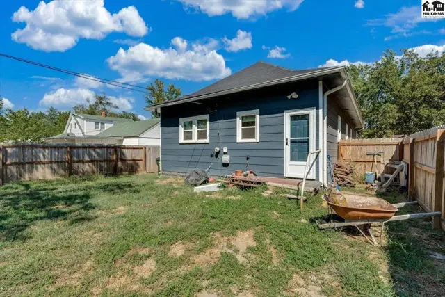 Photo of 411 Santa Fe St, Halstead, KS
