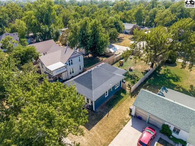Photo of 411 Santa Fe St, Halstead, KS
