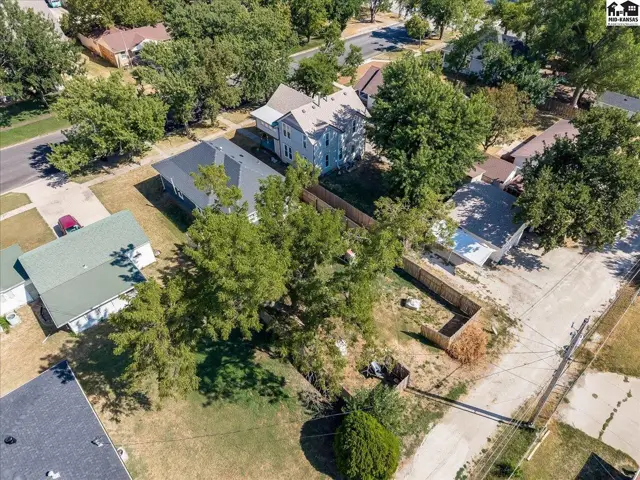 Photo of 411 Santa Fe St, Halstead, KS