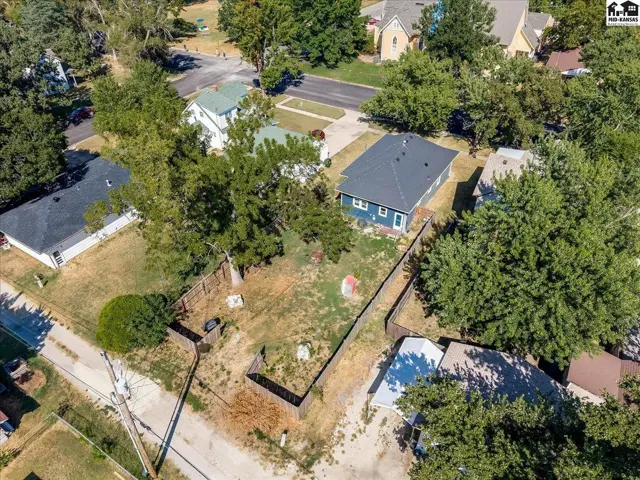 Photo of 411 Santa Fe St, Halstead, KS